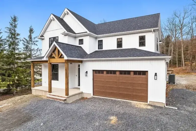 Best Exterior Painting Finishes in the US: Sheen Selection and Climate Performance